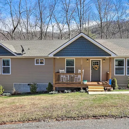 Smoky Mountains Home With Deck, 11 Mi To Asheville!